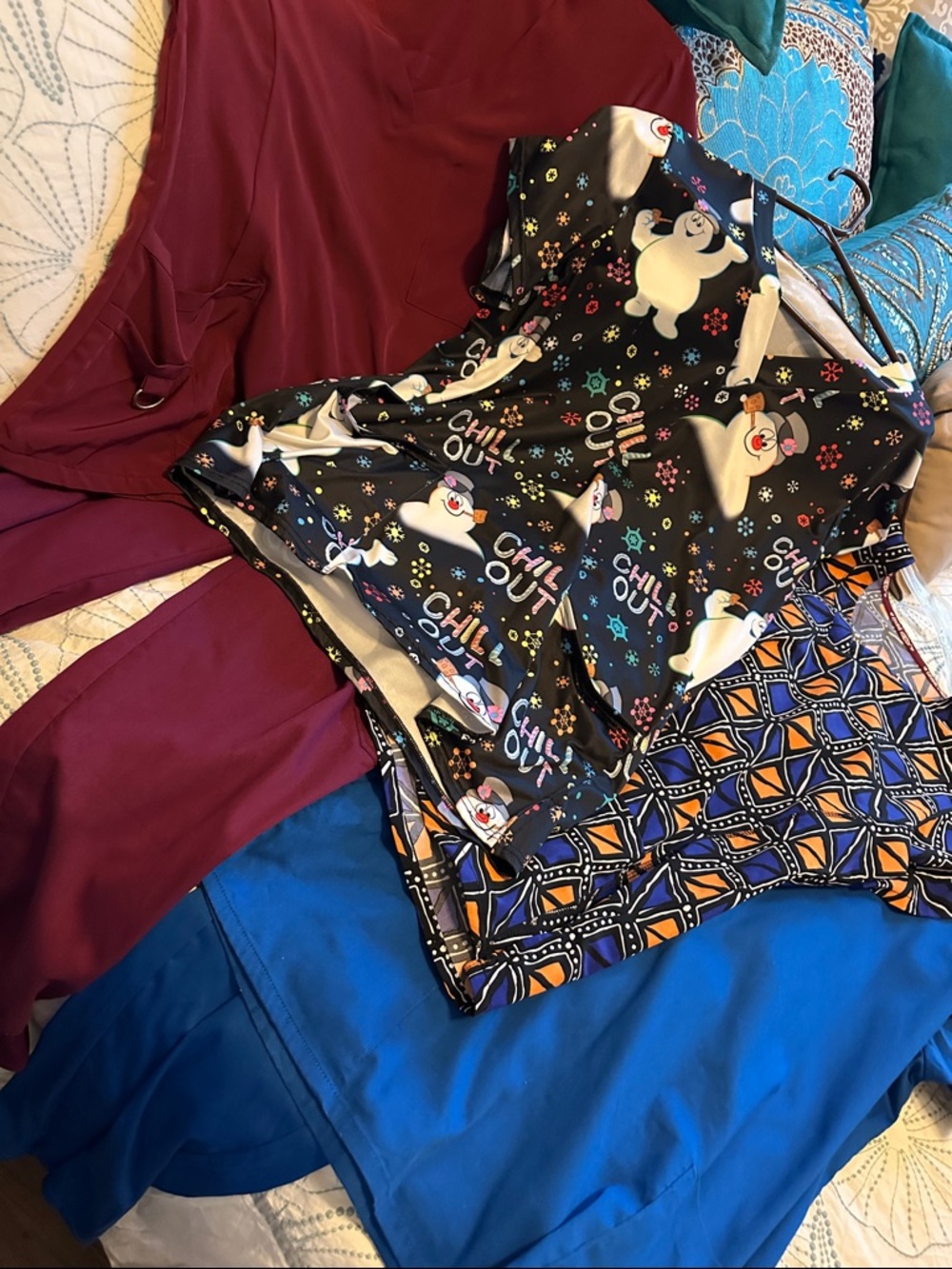 Various Women’s Scrubs, 2 pants snd 4 tops.